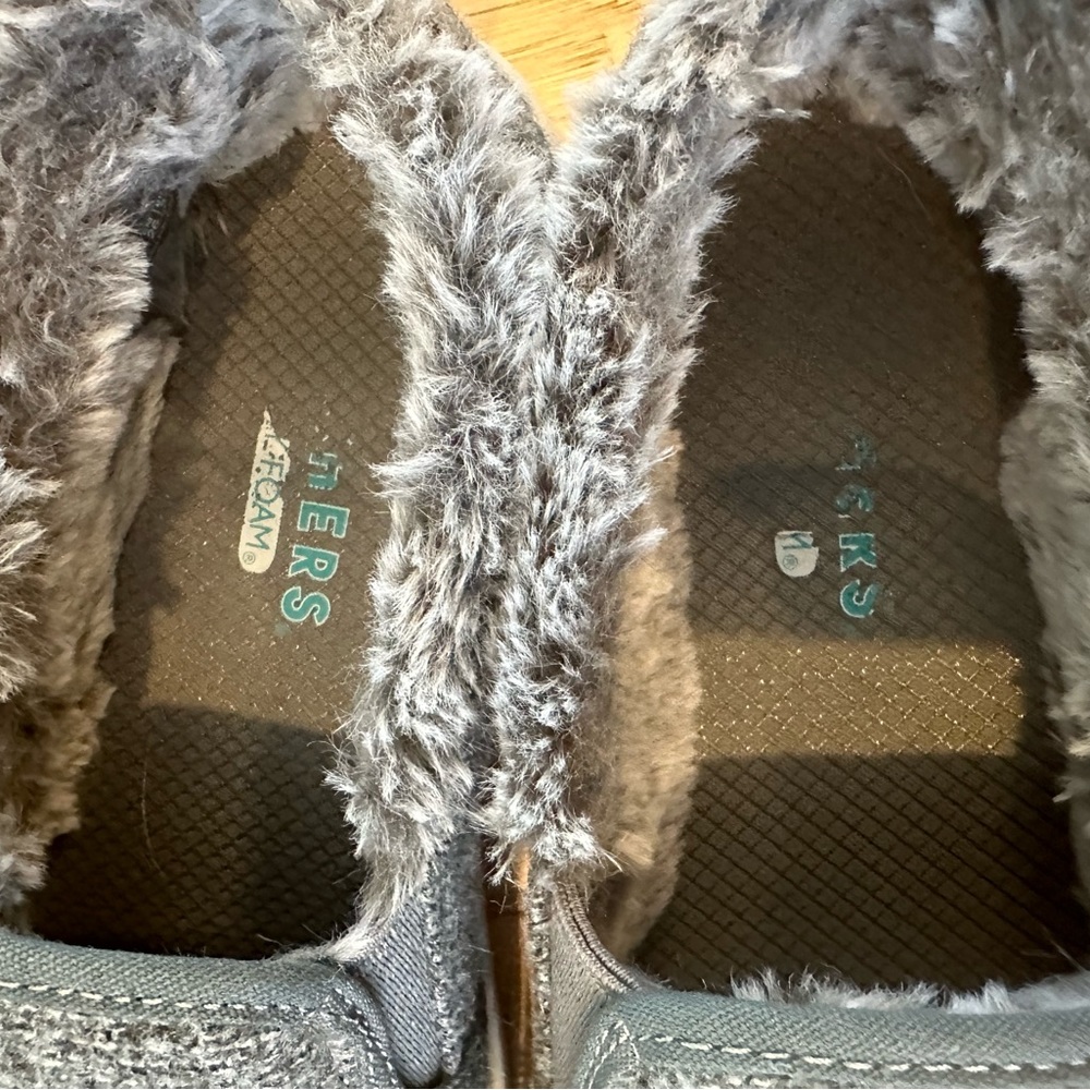 Sketchers Memory Foam slip-on shoes with faux-fur; women’s size 9; gray. Used. - Picture 3 of 5